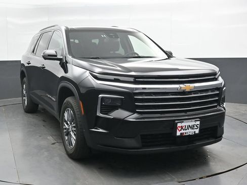 Used 2024 Chevrolet Traverse LT AWD/4WD image 6