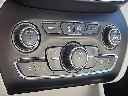 Used 2021 Jeep Cherokee Latitude Lux w/ Sun & Sound Group image 17