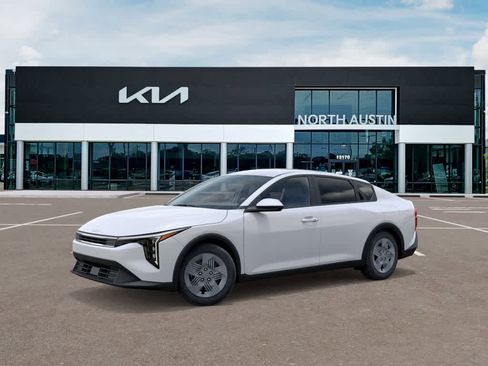 New 2025 Kia K4 LX image 3