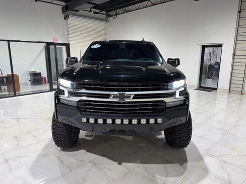 Used 2019 Chevrolet Silverado 1500 High Country w/ Technology Package image 2