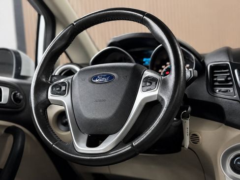 Used 2015 Ford Fiesta SE w/ Comfort Package FWD image 6
