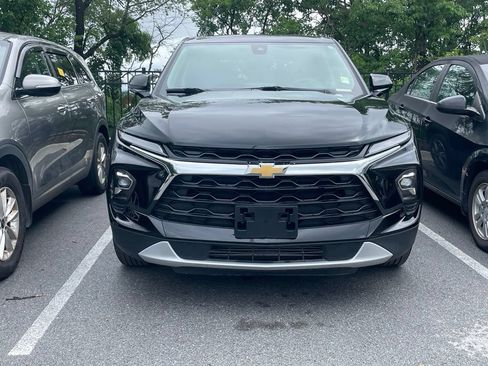 Used 2025 Chevrolet Blazer LT AWD/4WD image 2