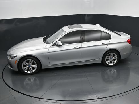 Used 2017 BMW 330i Sedan RWD image 24