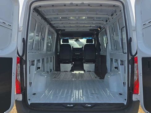Used 2025 Mercedes-Benz Sprinter 2500 image 21