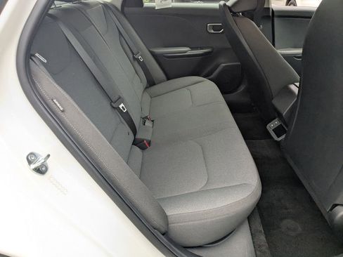 Used 2025 Kia K4 LXS image 28