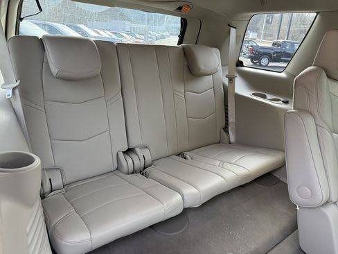Used 2019 Cadillac Escalade Premium Luxury image 22