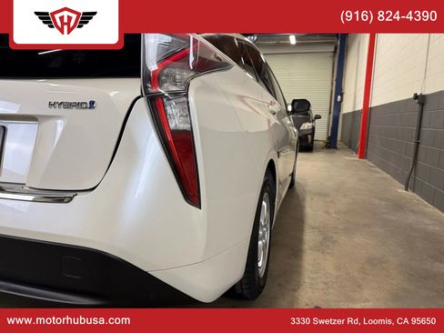 Used 2016 Toyota Prius Three image 16