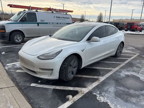 Used 2020 Tesla Model 3 Standard Range Plus image 4