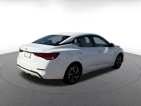 Used 2025 Nissan Sentra SV FWD image 14