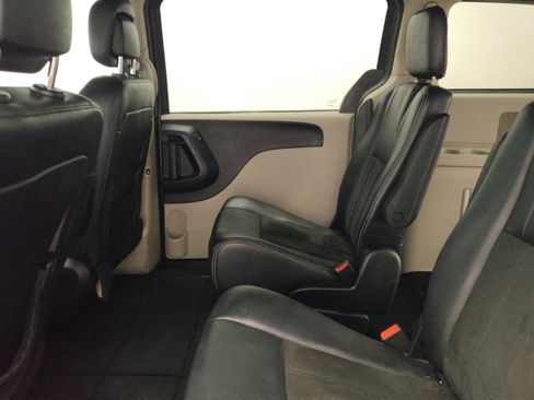 Used 2019 Dodge Grand Caravan SXT image 18