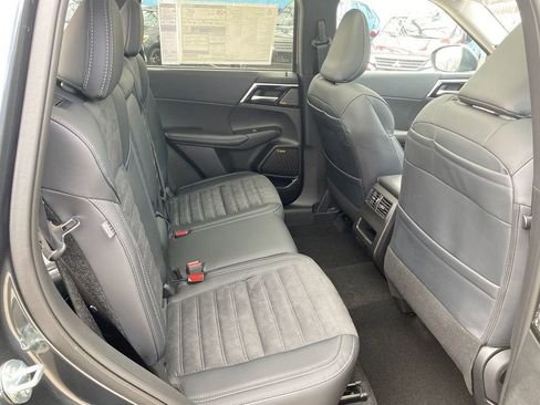 New 2025 Mitsubishi Outlander SE image 25