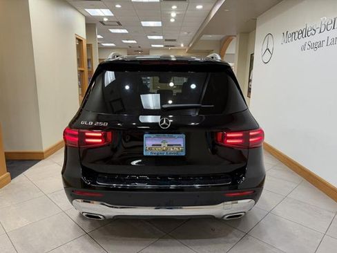 Used 2024 Mercedes-Benz GLB 250 image 4