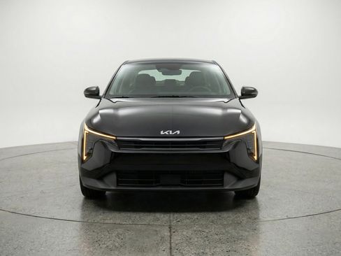 Used 2025 Kia K4 FWD image 2
