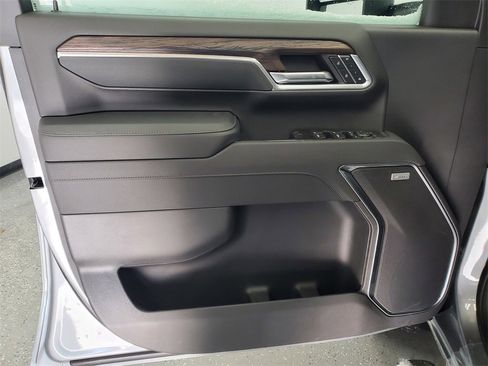 New 2026 GMC Sierra 2500 SLT w/ SLT Premium Package image 8