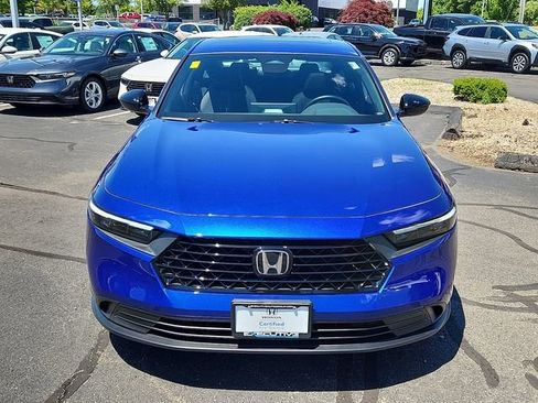 Used 2025 Honda Accord Sport image 2