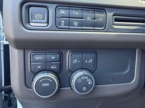 Used 2022 Chevrolet Tahoe LT w/ Luxury Package AWD/4WD image 12