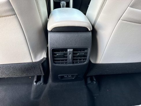 Used 2023 Toyota Corolla Cross AWD Hybrid image 21