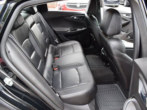 Used 2018 Chevrolet Malibu LT w/ Leather Package FWD image 32