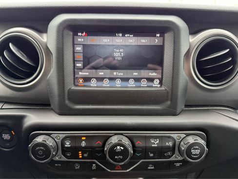 Used 2021 Jeep Gladiator Sport image 16