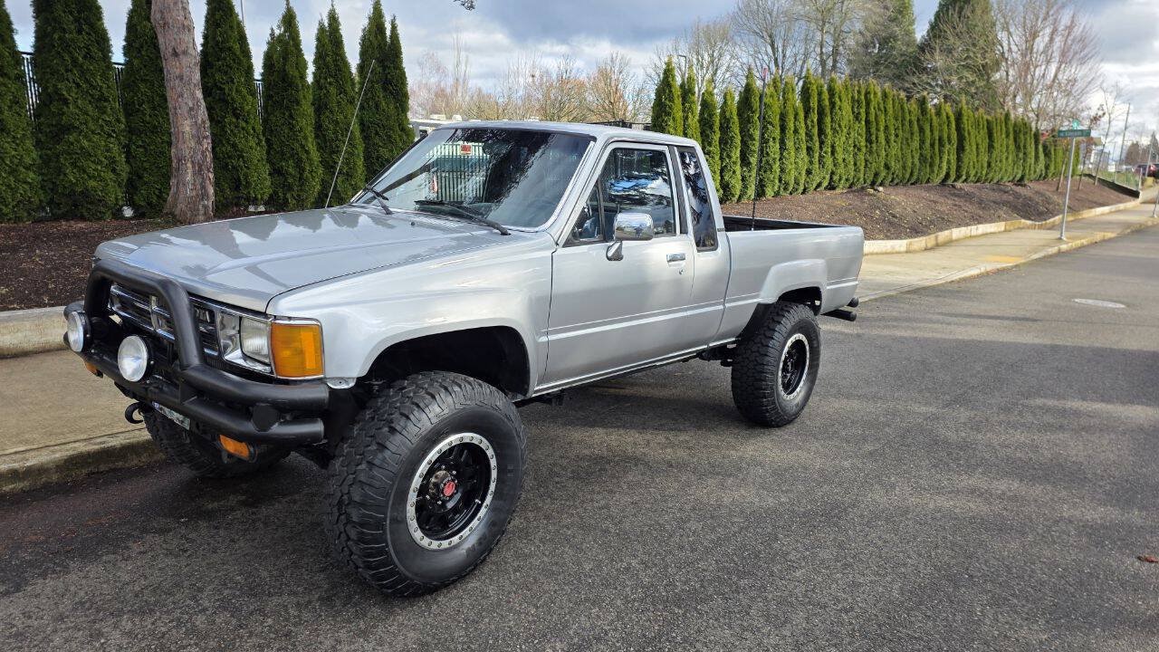 Used 1987 Toyota Pickup Deluxe AWD/4WD image 1