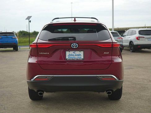 Used 2024 Toyota Venza XLE AWD/4WD image 5