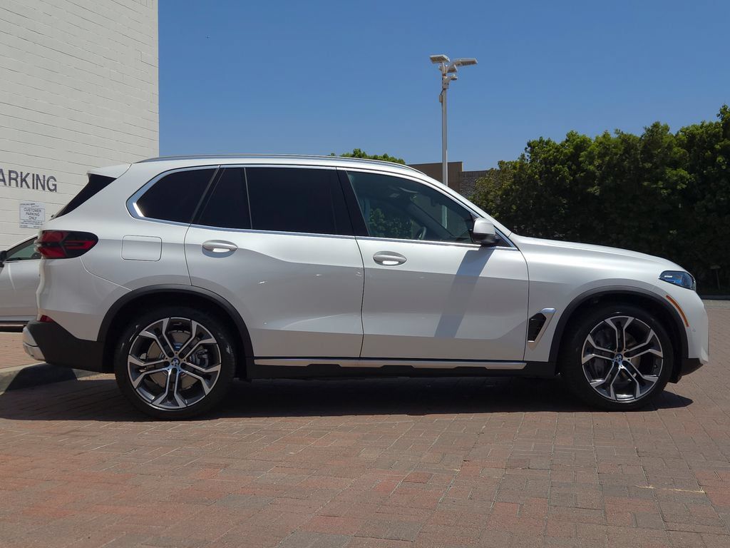 New 2026 BMW X5 xDrive50e w/ Climate Comfort Package AWD/4WD image 3