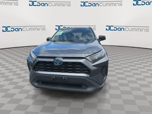 Used 2022 Toyota RAV4 LE AWD/4WD image 3