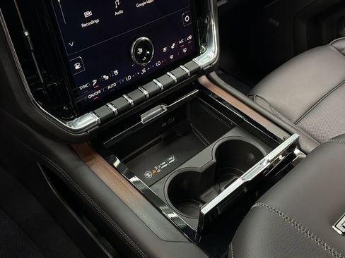 Used 2026 GMC Yukon Denali w/ Sun & Power Step Package image 34