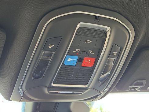 Used 2023 Jeep Grand Cherokee Limited AWD/4WD image 53