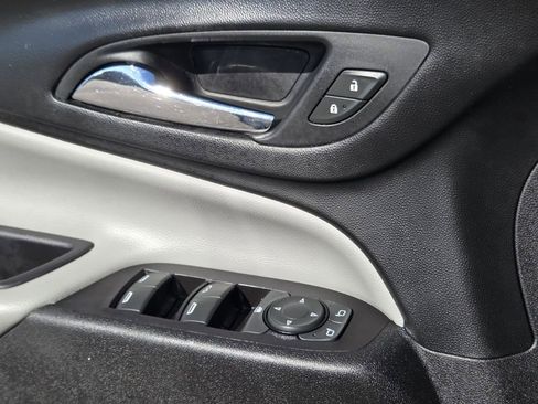 Used 2019 Chevrolet Equinox LS image 16