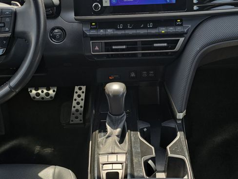 Used 2025 Toyota Camry SE FWD image 15