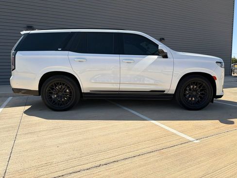 Used 2023 Cadillac Escalade Sport Platinum AWD/4WD image 2
