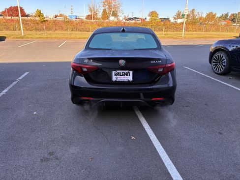 Certified 2022 Alfa Romeo Giulia Veloce image 8