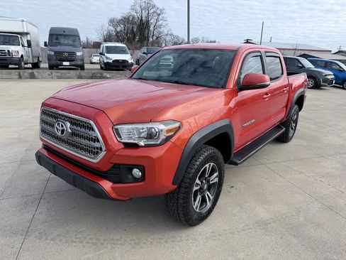 Used 2017 Toyota Tacoma TRD Off-Road w/ Tow Package (A/T) AWD/4WD image 33