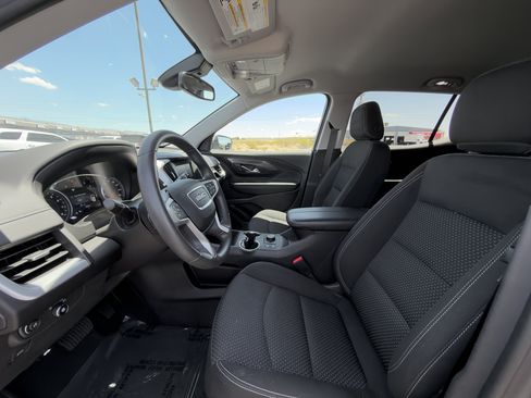 Used 2024 GMC Terrain SLE w/ Driver Convenience Package FWD image 11