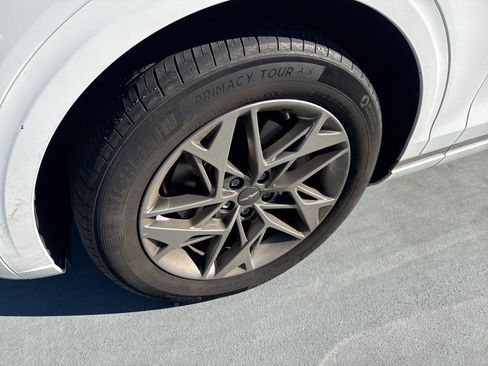 Used 2022 Genesis GV70 2.5T w/ Advanced Package image 3