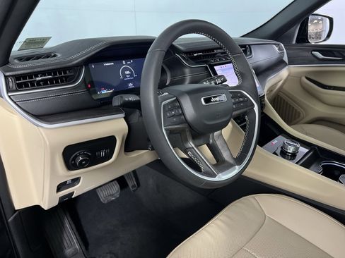 Certified 2024 Jeep Grand Cherokee Limited w/ Luxury Tech Group II image 21