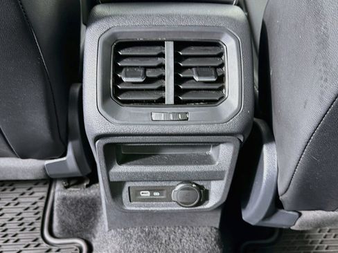 Used 2024 Volkswagen Tiguan SE AWD/4WD image 28