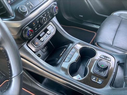 Used 2022 GMC Acadia AT4 w/ Technology Package image 17