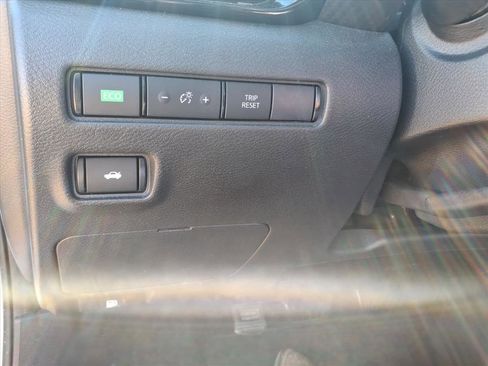 Used 2024 Nissan Sentra SV image 16