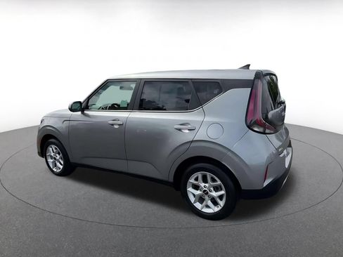 Used 2025 Kia Soul LX w/ LX Technology Package FWD image 10