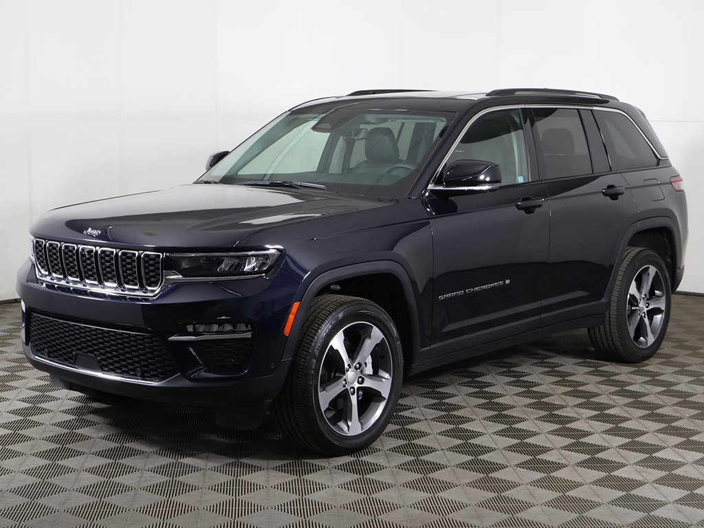 Used 2023 Jeep Grand Cherokee Limited w/ Luxury Tech Group II AWD/4WD image 11