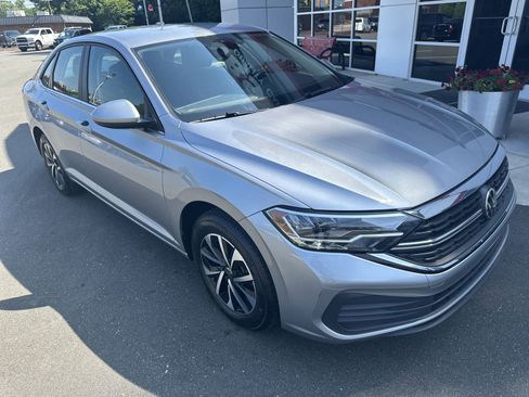 Used 2024 Volkswagen Jetta S image 2