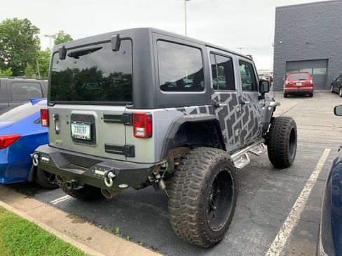 Used 2016 Jeep Wrangler Unlimited Rubicon w/ Connectivity Group AWD/4WD image 5