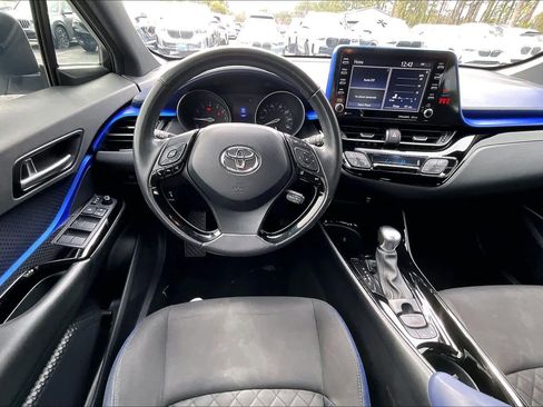 Used 2020 Toyota C-HR XLE image 6