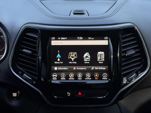 Used 2019 Jeep Cherokee Limited image 37