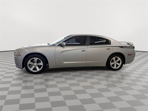 Used 2014 Dodge Charger SE w/ Sport Appearance Group image 7
