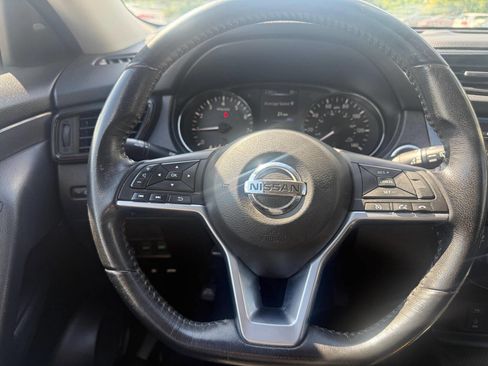 Used 2017 Nissan Rogue SV AWD/4WD image 15