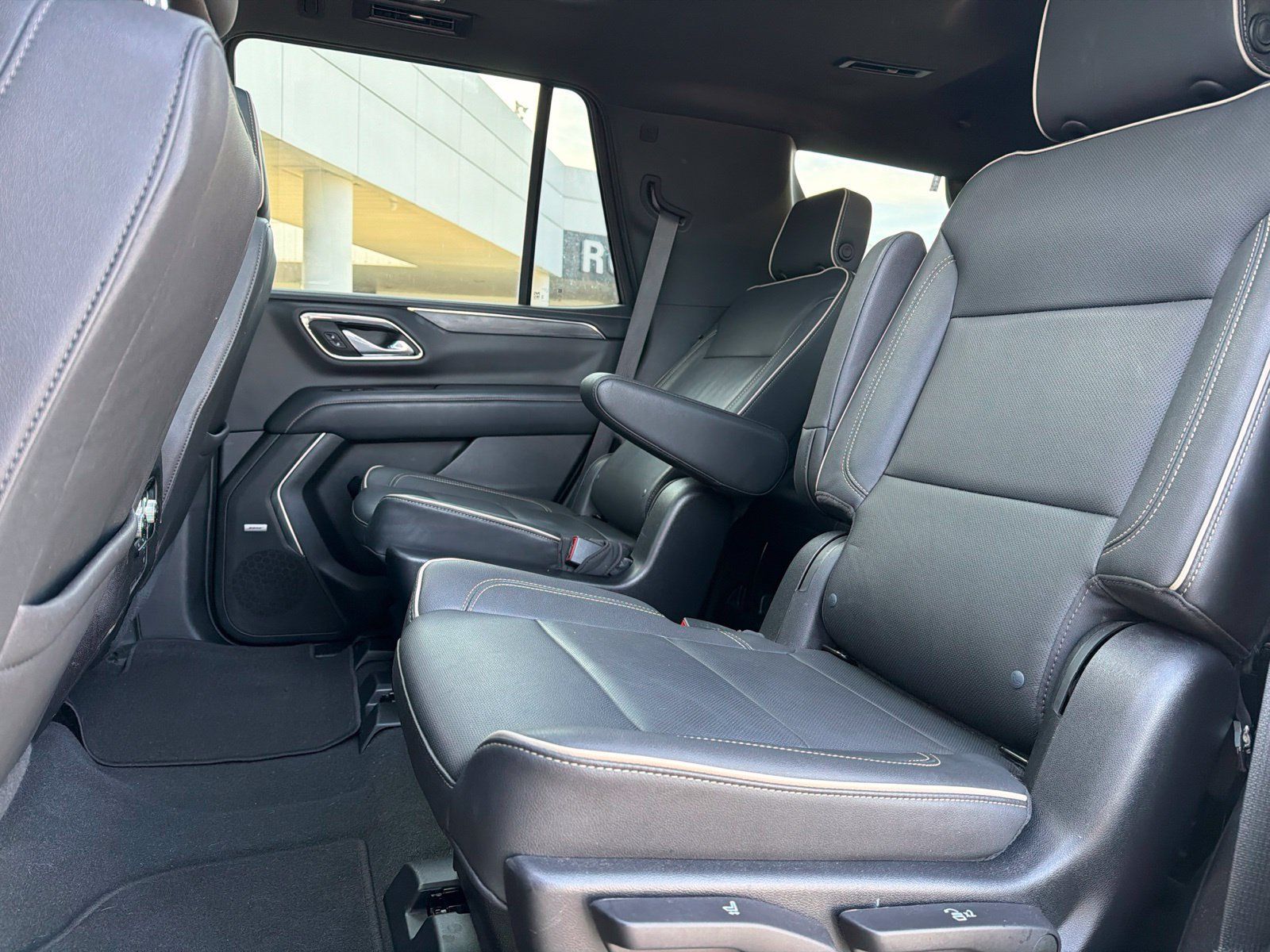 Used 2023 GMC Yukon SLT RWD image 12