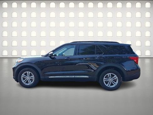 Used 2023 Ford Explorer XLT AWD/4WD image 4